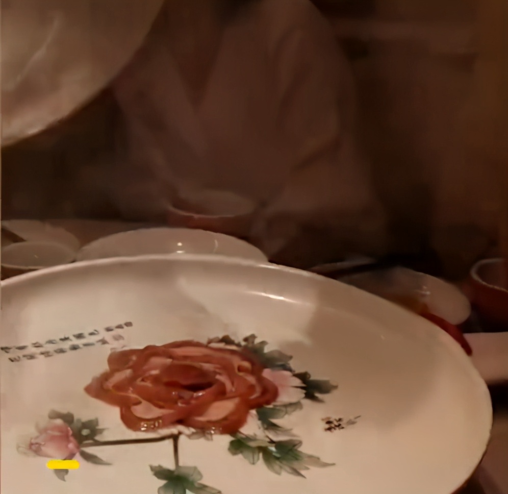 民生小鱼 北京一男子花200多点了一份牡丹烤鸭，上菜后一看却傻眼：菜呢？