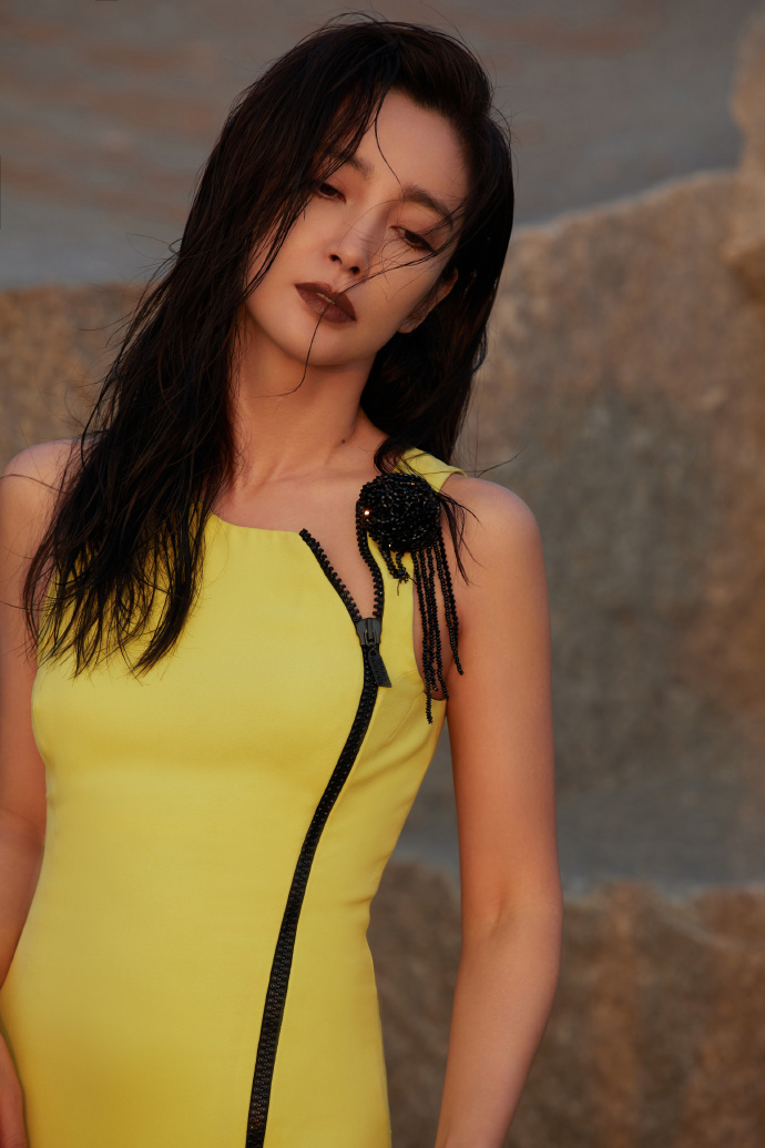 刘浩存|金鸡奖闭幕式举行：李冰冰、倪妮、关晓彤、吴宣仪等红毯造型曝光