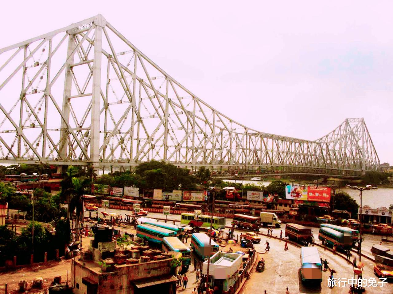 印度著名大橋被口水腐蝕？當地人亂吐“酸性口水”所致-圖9