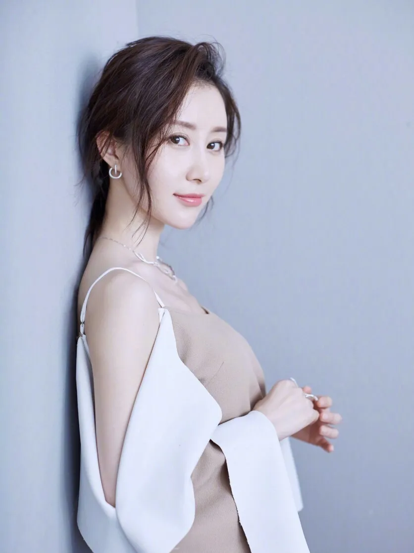 布兰妮·斯皮尔斯|摊牌了！33岁 刘亦菲公开“认爱”！网友：你居然瞒了我们这么多年