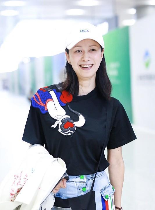 波波的时尚|“祝无双”倪虹洁还很甜,身穿短裙加短袖,满满的清爽气息