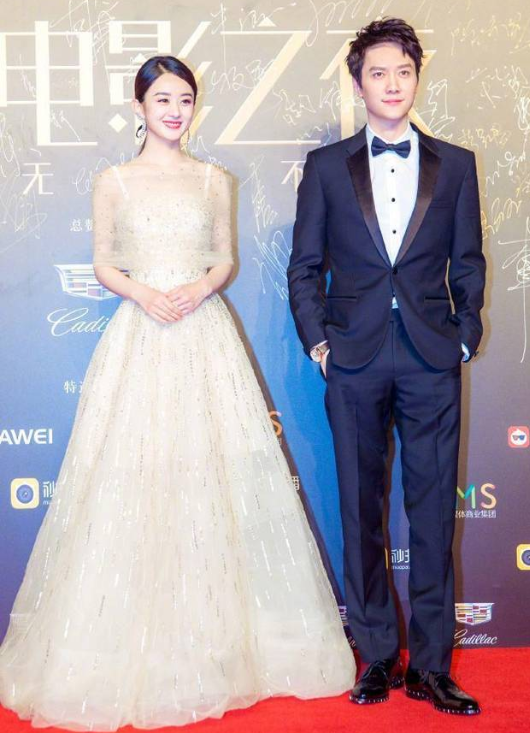 赵丽颖|赵丽颖冯绍峰已经离婚？双方一起从民政局出来，女方手上拿的是离婚证？