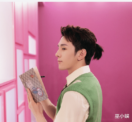 李佳琦|李佳琦近照曝光？面部暗黄身材矮小，与精修图判若两人？