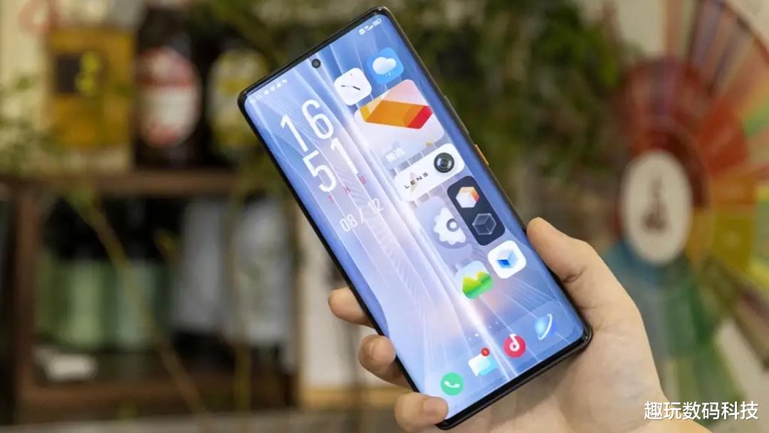 iqoo|别等iPhone 13了！就问你们，这款国产旗舰不香吗？