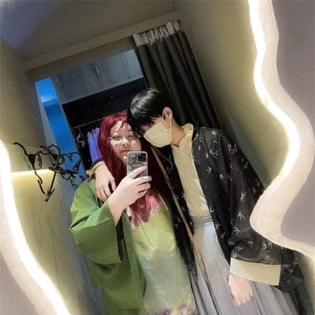 天明情感说 乐言亲自宣布恋情?单手搂“小娇妻”自拍,粉丝:唯有尊重祝福