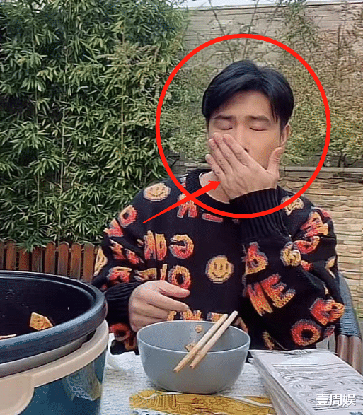 欧弟|欧弟在直播间卖螺蛳粉，辣到嘴巴变形，网友：感觉他要吐了！