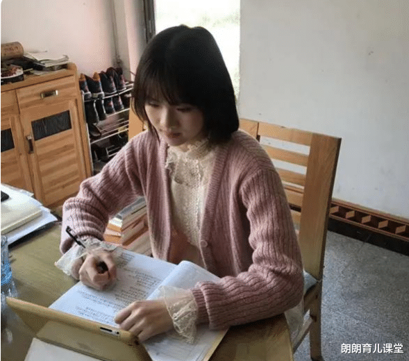 朗朗育儿课堂|“最美女飞行员”火了，首次出镜便惊艳1.2亿人，网友：一眼误终生