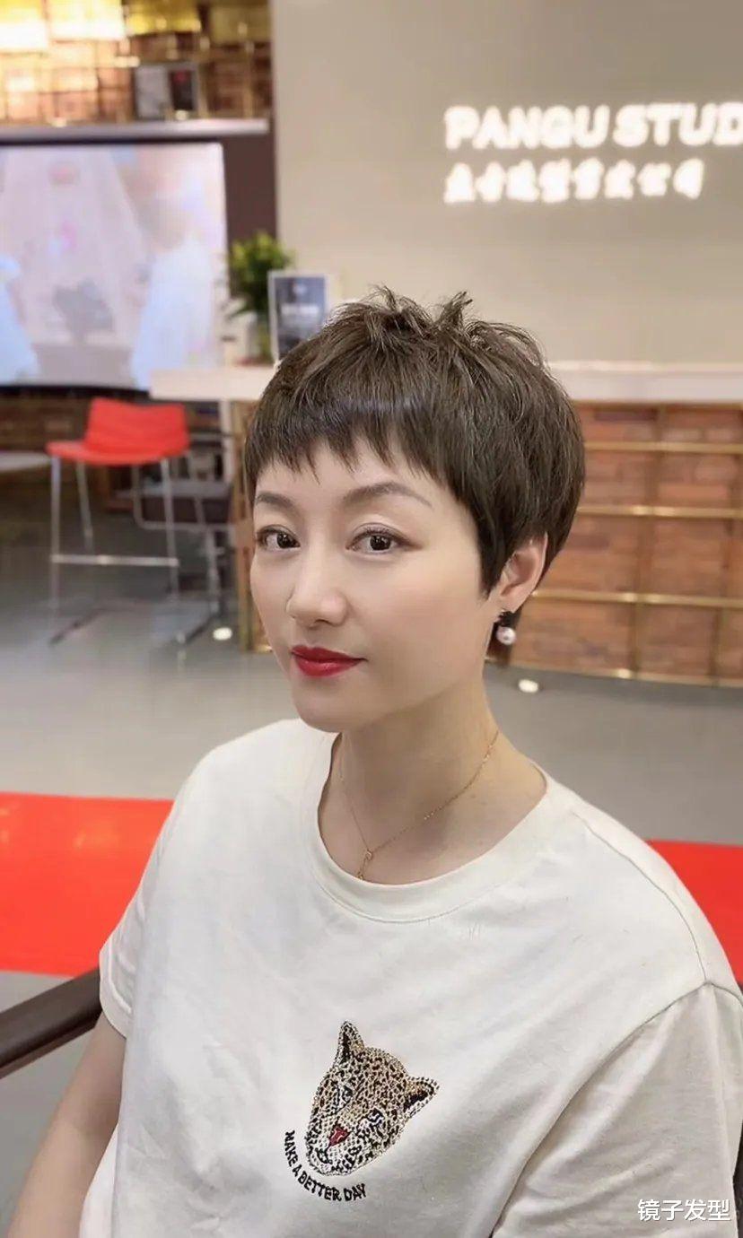 刘海 短发太普通？试试小锯齿刘海，饱满后脑勺长卷发，颜值翻倍