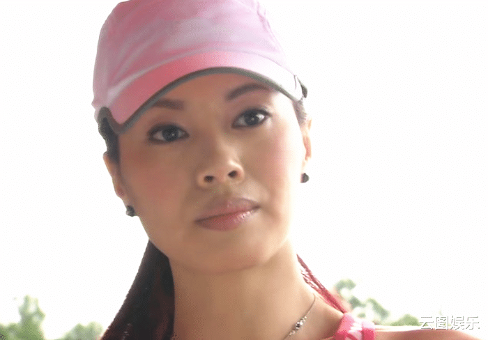 TVB|TVB老板娘罕露面,戴大钻戒尽显贵气,选美出身47岁二婚嫁豪门