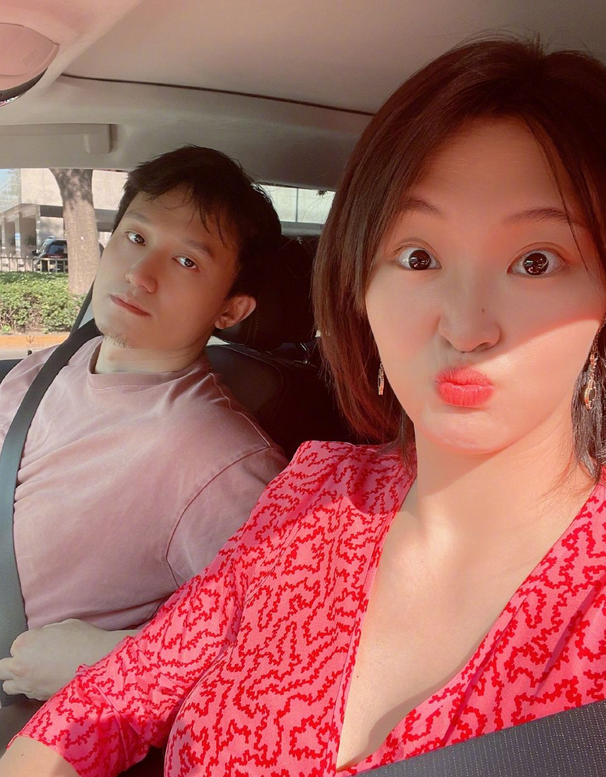 美人哒|惠若琪生女儿后逆生长！一袭印花裙美艳又大气，气质不输女明星