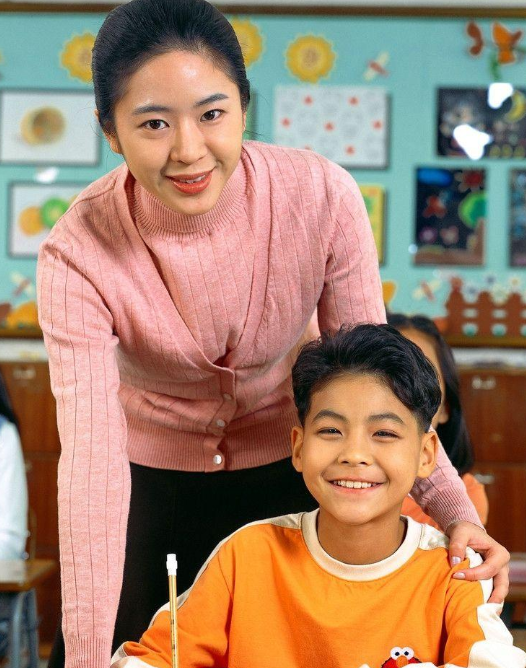 欧阳娜娜|“欧阳娜娜”字体走红，横平竖直不会转弯，组合起来却很呆萌