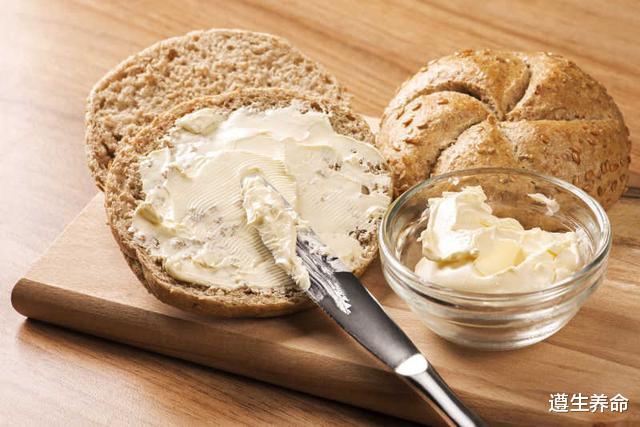 花生油、菜籽油和玉米油,哪种油更健康?提醒:这2种油尽量少吃