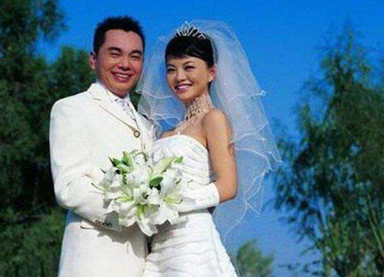 李湘|李湘前夫李厚霖被曝遁入空门，曾为李湘办世纪婚礼，破产时却遭遗弃