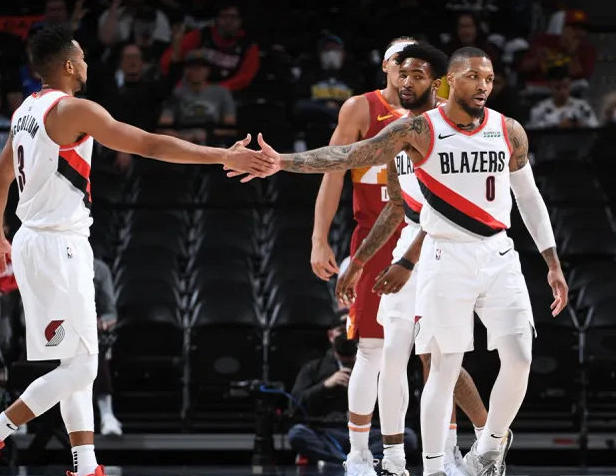 达米恩·利拉德|当利拉德2次轰下40分+10助攻时,你才会发现詹姆斯简直非人类!