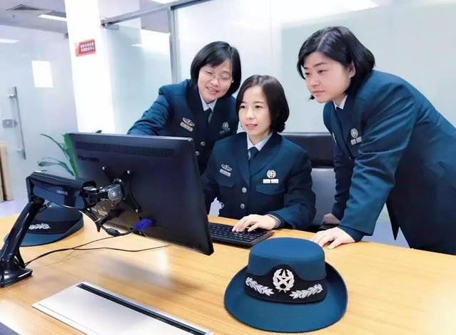 文职|军队文职招录遇冷，明明薪资待遇很不错，为何报考的人寥寥无几