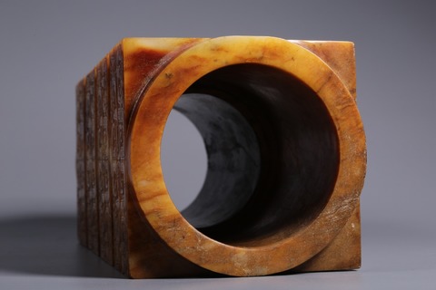 |和田玉兽面纹玉琮