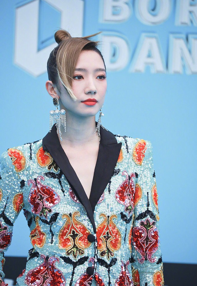 可彡个人形象管家 《舞蹈生》首映会红毯：三大女星华丽亮相，造型惊艳令人陶醉