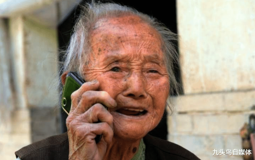 九头鸟自媒体 8旬老人有四子三女,摔骨折后却被放弃治疗!子女多也有“弊病”