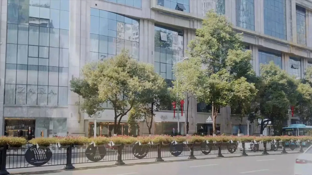 厨房|贵阳大十字有商铺被频繁法拍！老牌商圈有这样的背人一面