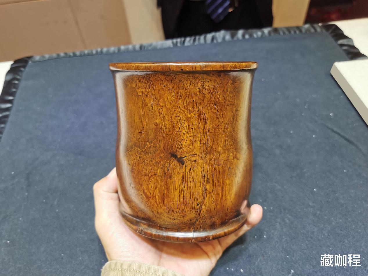 笔筒|锯齿纹依稀可见，黄花梨尊形笔筒21万成交