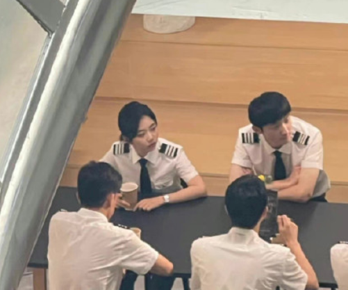 谭松韵|谭松韵新剧路透出炉！气质干练飒爽氛围感超强，网友：制服半永久