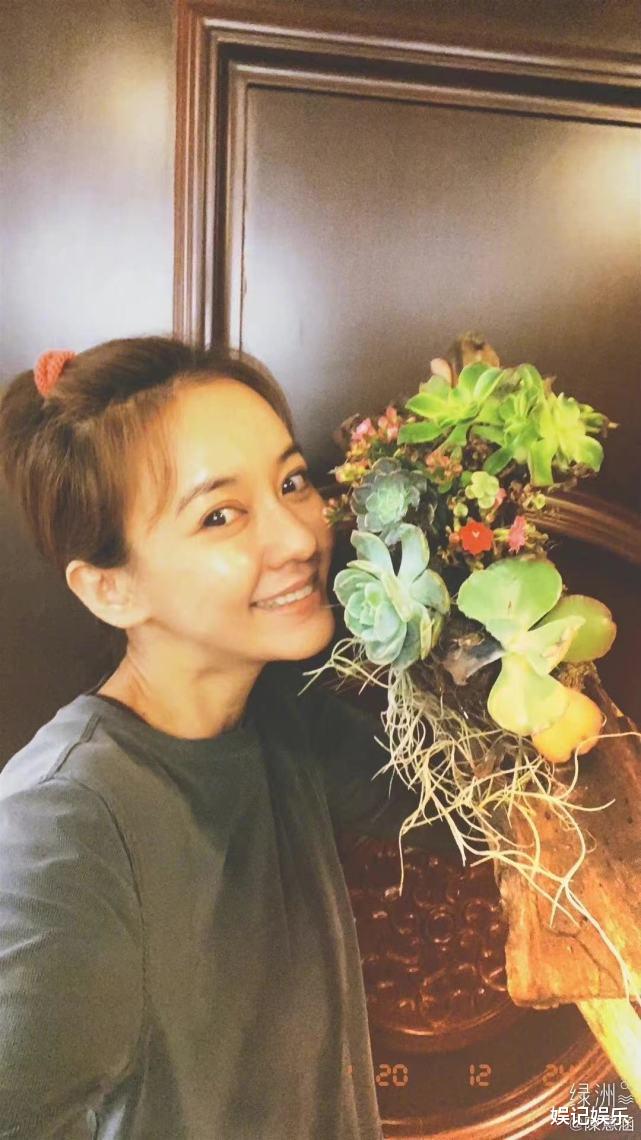 柳岩|陈意涵官宣二胎怀女儿后，晒一家三口度假照，剪了短发圆润不少