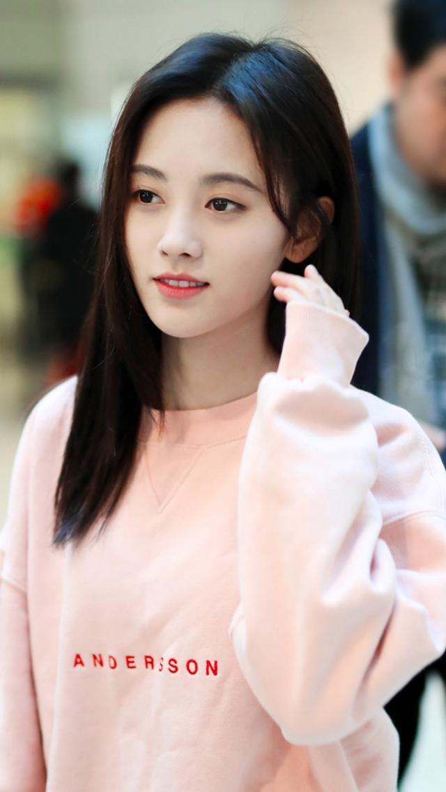 鞠婧祎|鞠婧祎新戏路透照，脸部凹陷严重，右脸一直不敢露出来