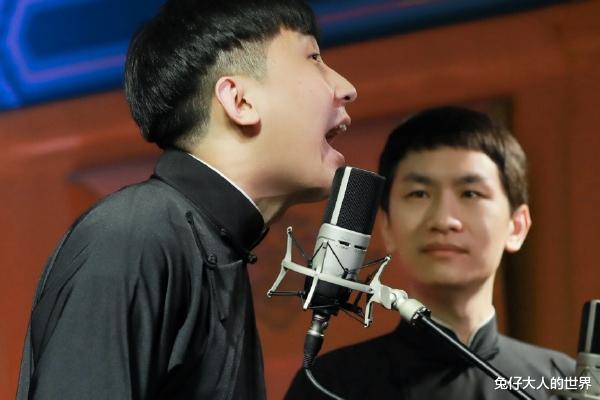 德云社|德云社尚九熙舞台公演，用唱歌的方式纪念英雄，网友直呼破防了