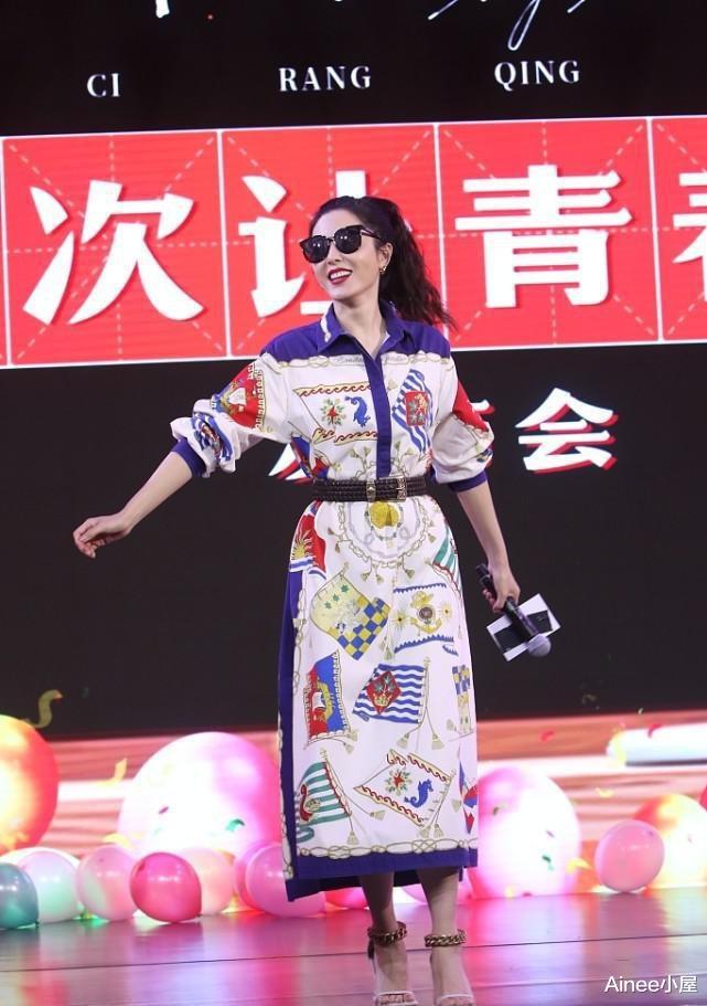 Ainee小屋|女人差3岁不是事，曾黎和殷桃穿裙子风格各异，看不出谁大谁小