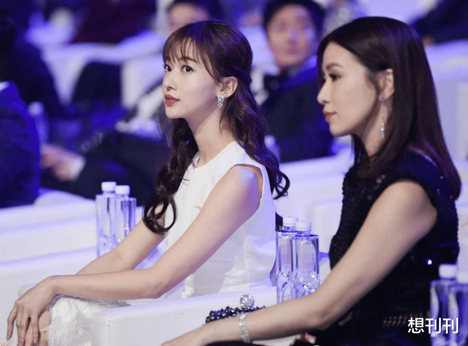 杨幂|那些一刀切削骨的明星还好吗？后遗症一大堆，小方脸成最大赢家