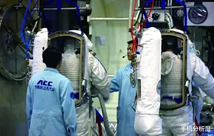 航天员 关于中国新一代舱外航天服，你有必要了解这些进步