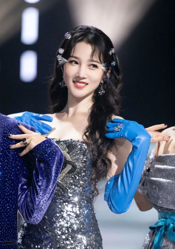 陈小纭|《姐姐2》总决赛造型，张柏芝御姐，杨丞琳性感，唯独陈小纭特殊