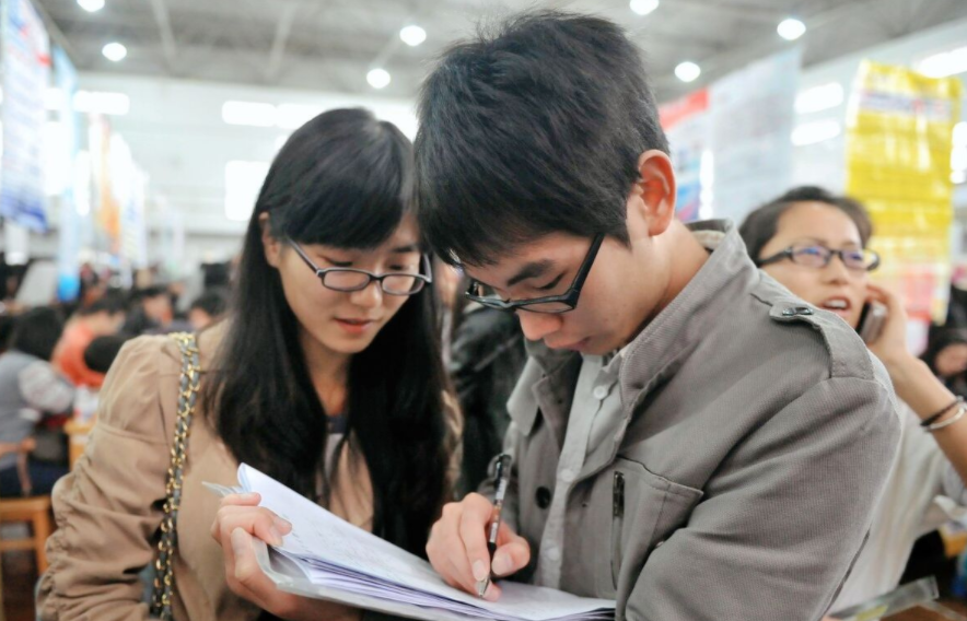 事业单位|事业单位再迎喜讯,8类在编人员或将升级为公务员,教师能沾光吗