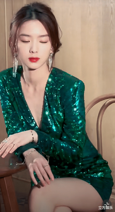 孙一宁|孙一宁撞衫倪妮、鞠婧祎，同样是低胸礼服，她这点却比明星差远了