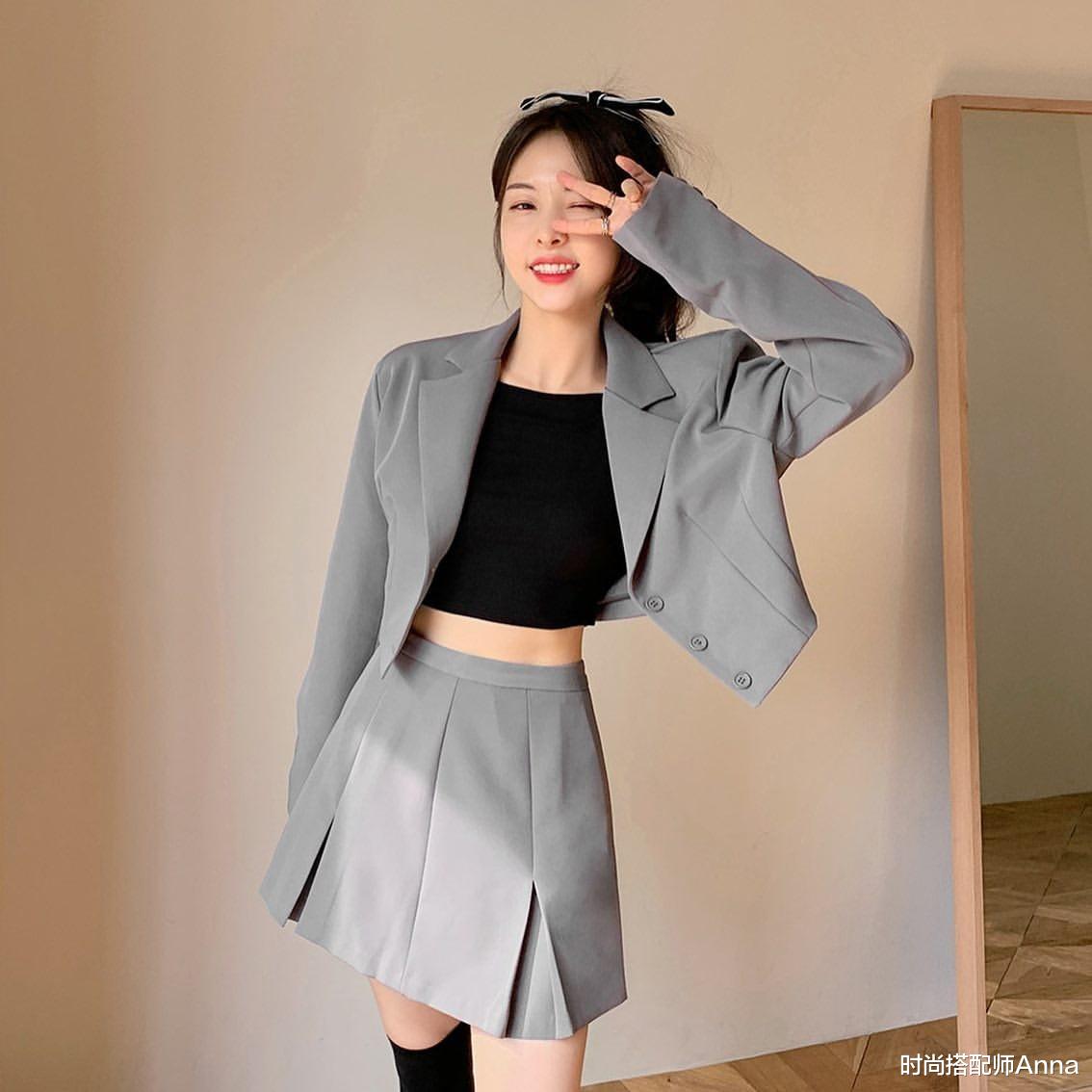 时尚搭配师Anna|没有小裙子的夏天是不完整的，清新减龄显腿细，秒变撩人腿精女孩