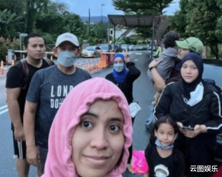 茜拉|知名歌手豪宅被大水淹没！全家人被迫爬上屋顶，等待数小时终获救