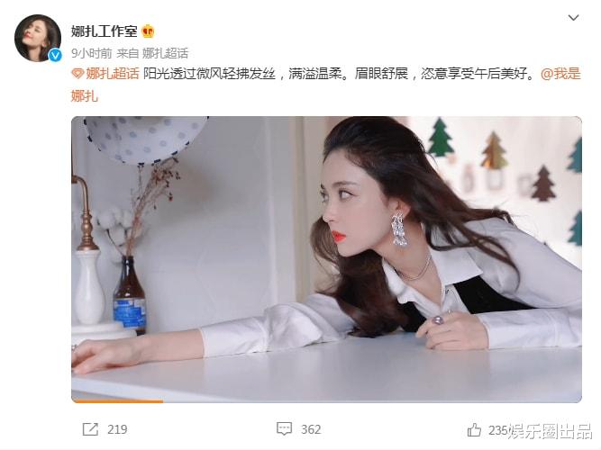 古力娜扎|古力娜扎穿露背装拍大片，被指“不优雅”，拍照动作引起热议