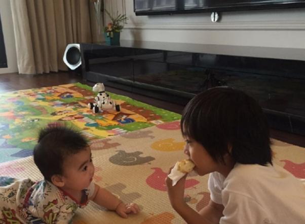 林志颖|林志颖太偏心，把所有好基因留给小儿子，近照甩Kimi几条街