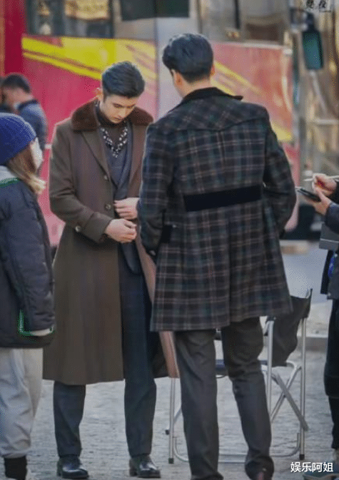 张云龙|胡一天张云龙对视路透出炉！满屏贵气和大长腿，民国剧颜值天花板