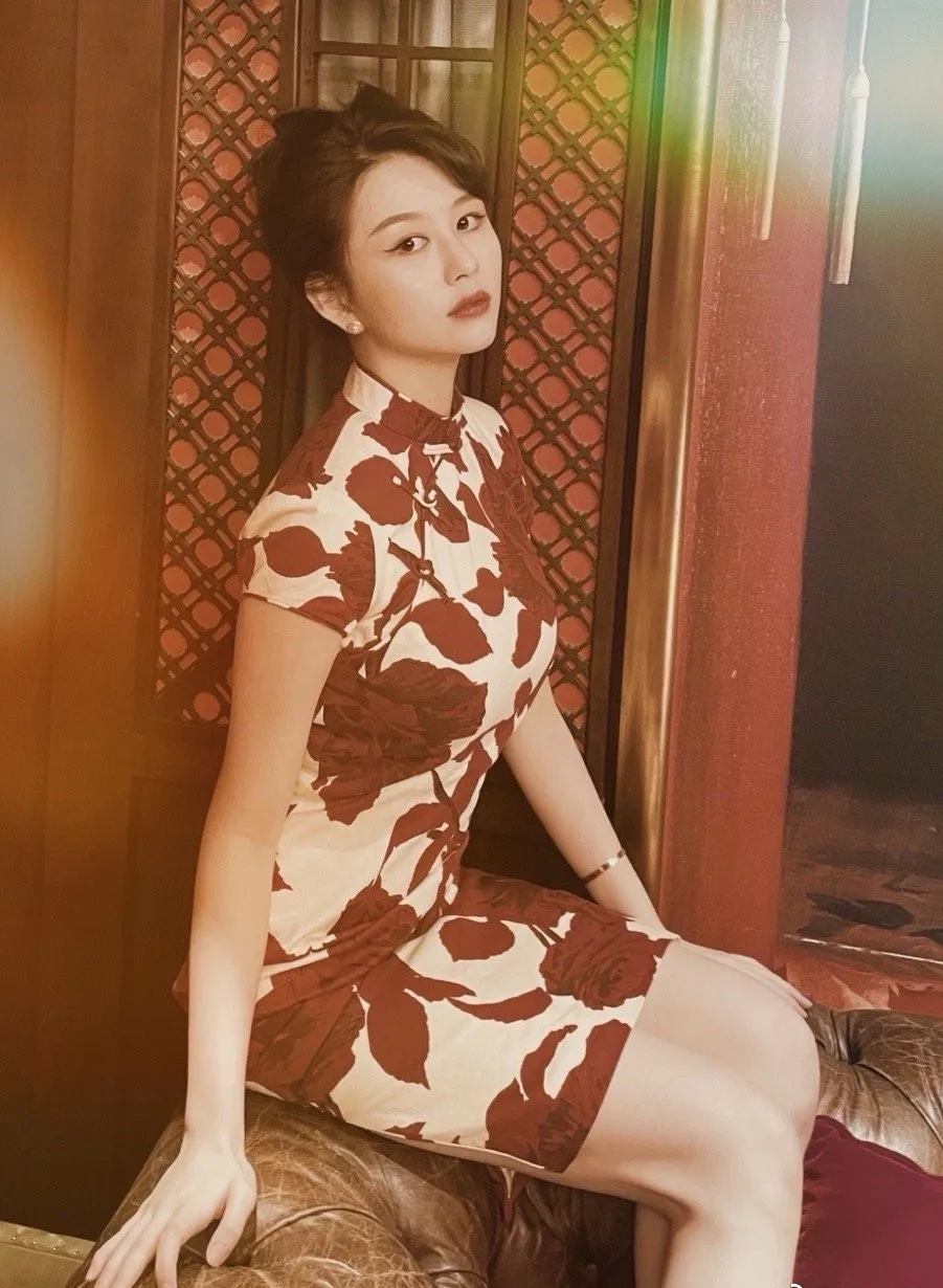 沈月|袁咏仪儿子神颜曝光！网友疯狂被圈粉：弟弟快出道吧！