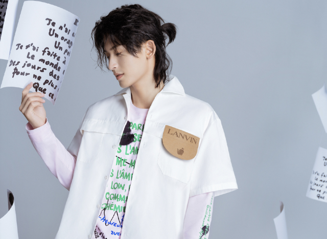 张哲瀚|记者吐槽张哲瀚团队：连删采访提纲，艺人年龄都不让提