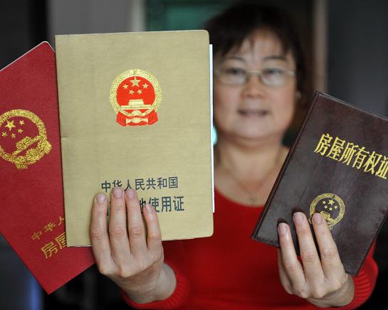 |上海阿姨坐拥90套房106个车库，雇3人收租金，评论区成认亲现场！