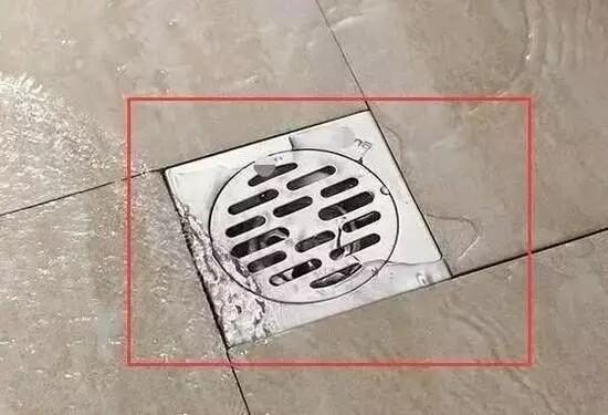 现在卫生间不流行装传统地漏了，聪明人都装这种，下水速度快10倍