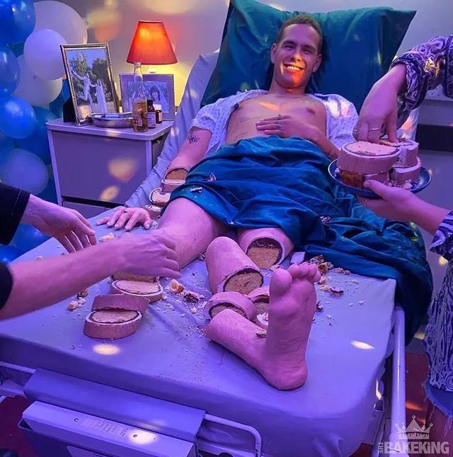 新晚报 小哥做人体蛋糕，吓坏30万网友！太逼真，慎入！惊艳到恐怖