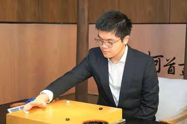 柯洁|年底收获第二冠 柯洁：本命年运气不好，新年会带给棋迷来新气象