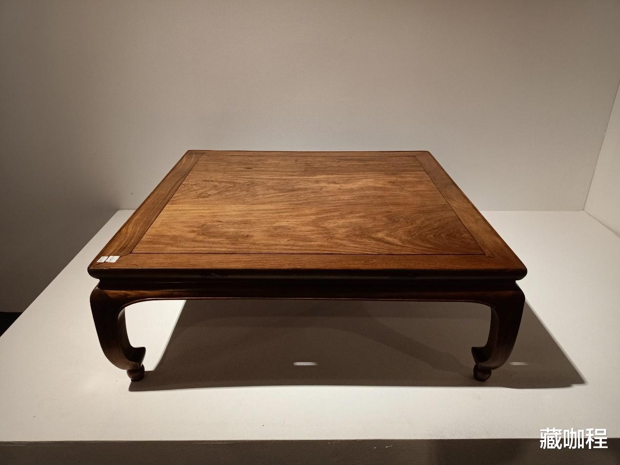 |山峰纹上棕眼茂密，好一幅黄花梨水墨盛景