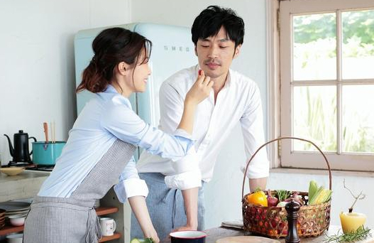 瑶瑶|雌雄同体的她，利用身体优势当上了反串演员，直言不配拥有爱情