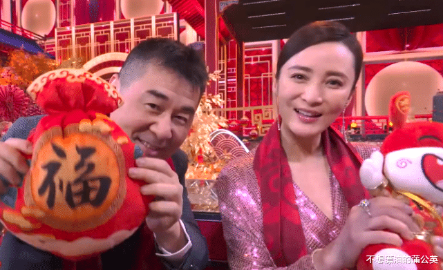 孙允珠|北京春晚观众席：肖战镜头最多，麦迪娜脸胖一圈，吴亦凡发际线认真的？
