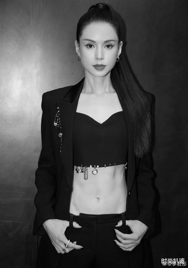 李若彤|时尚盛典,李若彤秀腹肌Twins被经纪人抢镜,baby终于不穿公主裙