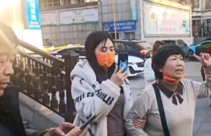 选秀|太温馨！许敏与孙子奇奇视频数鸭子，许妈特意半蹲为孙子录视频